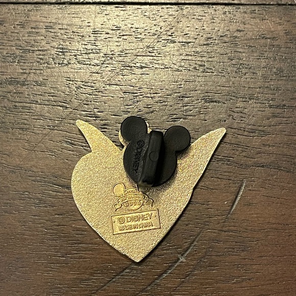 DISNEY WDW 2006 TINKER BELL BIRTHSTONE COLLECTION MONTH OF APRIL JEWELED PIN - Picture 2 of 3